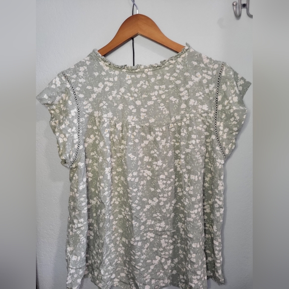 Green floral blouse with Tie, Flutter Sleeve Buffalo David Bitton, size Large - Picture 2 of 2